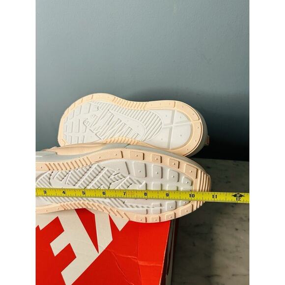 New Nike (8) Women’s Ashin Size 8 Running Shoes Sneakers Peach Crimson Tint NIB - Picture 8 of 16